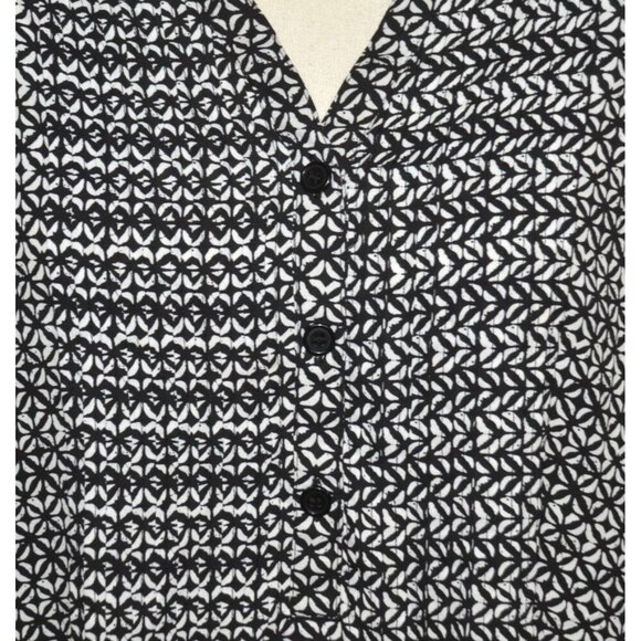 Catherines Women's Black 1/4 Button Up Blouse 2X 3/4 Bell Sleeves V-Neck Tunic - Picture 3 of 9